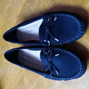 Forever Comfort size 10 black suede shoe. NWOT